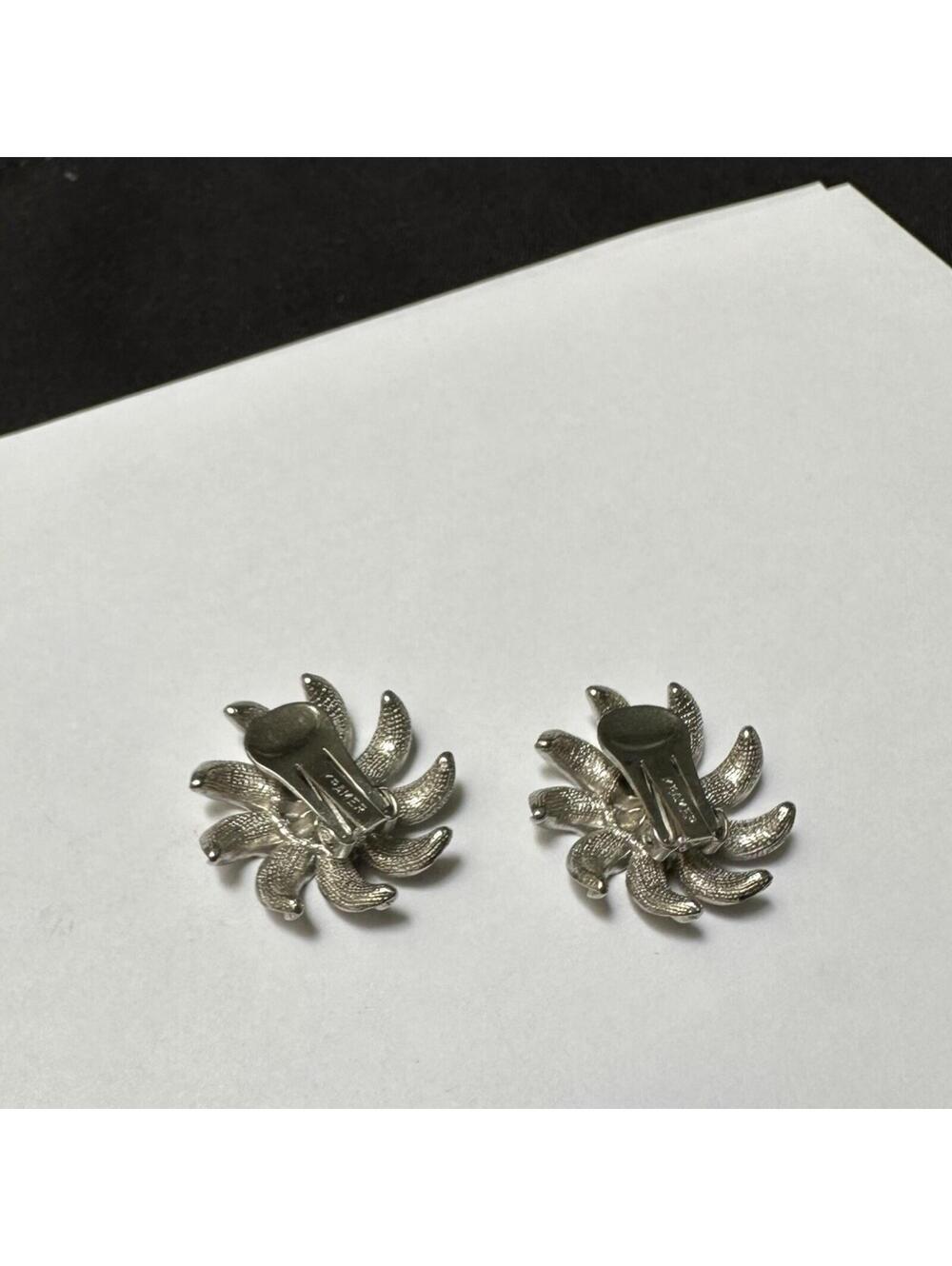 Vintage Kramer Silver Tone Textured Flower Clip On Earrings Signed - Picture 2 of 8